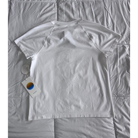 New Vuori Woman's S/S Seamless Surge Tee Size Medium White VW1197 NWT - Picture 7 of 7